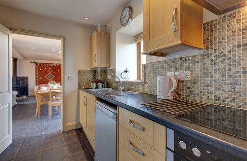 West Beckham Cottage | Workshop - sleeps 8 guests in 4 bedrooms