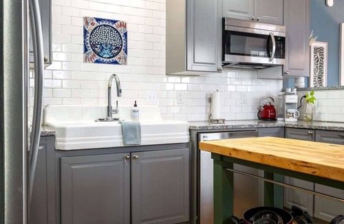 Oakdale Apartment | Workspace | Soaking Tub | W/D | 5 Min Downtown