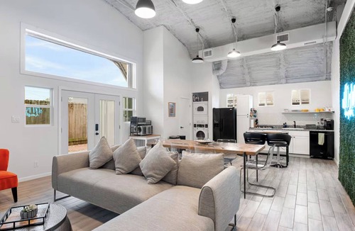 Greater Heights House | World Cup 2 Homes + Pool Heights Sleeps 18