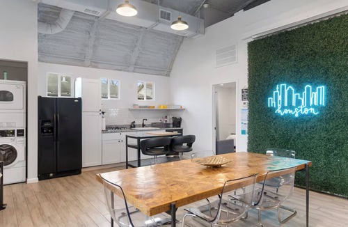 Greater Heights House | World Cup 2 Homes + Pool Heights Sleeps 18
