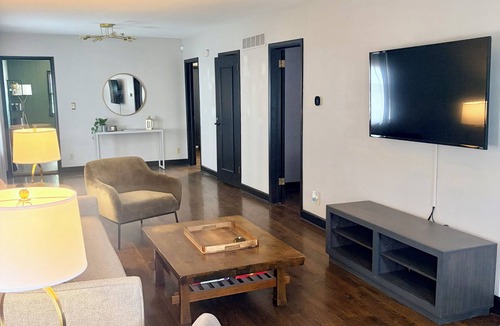 Pendleton Heights House | World Cup 2026 Match Home Sleeps 6 Downtown KC