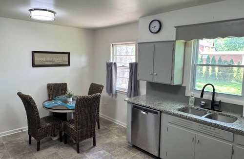 Edwardsville House | World Cup! 3-bedroom home just 3 miles to Sporting KC and the Speedway