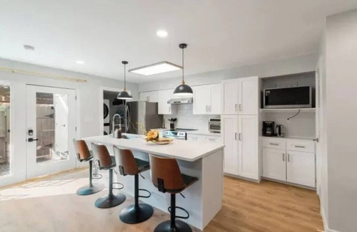Spring Branch West House | World Cup 30 min to Stadium Townhome Slps 8