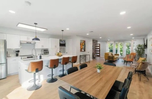 Spring Branch West House | World Cup 30 min to Stadium Townhome Slps 8