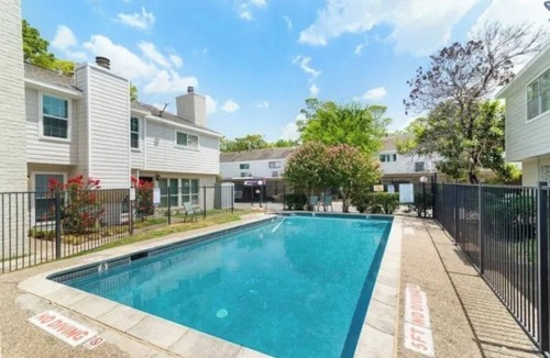 Spring Branch West House | World Cup 30 min to Stadium Townhome Slps 8