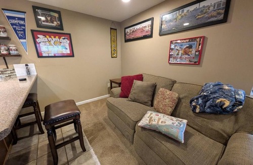 Blue Springs Apartment | World Cup - Cozy 1 BR apt, sleep 2-6, beautiful town, 16 mi to KC World Cup