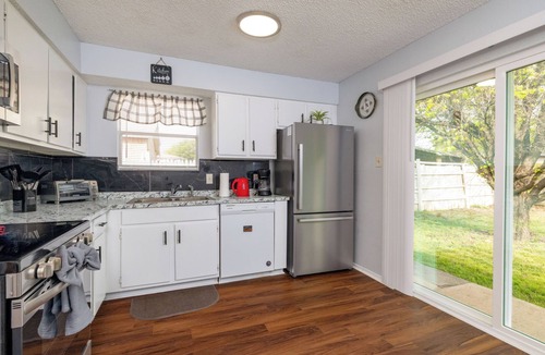Fossil Creek House | World Cup Getaway Stylish 4BR Retreat Sleeps 8