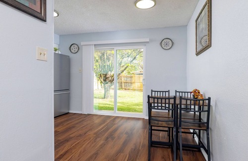 Fossil Creek House | World Cup Getaway Stylish 4BR Retreat Sleeps 8