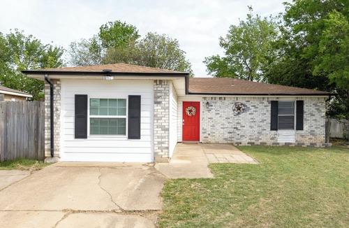 Fossil Creek House | World Cup Getaway Stylish 4BR Retreat Sleeps 8