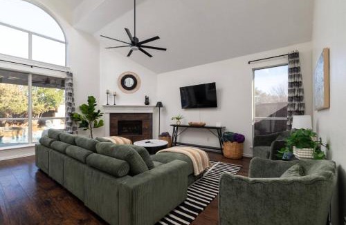 Frisco House | World Cup Group Stay | Pool, Games & Outdoor Space