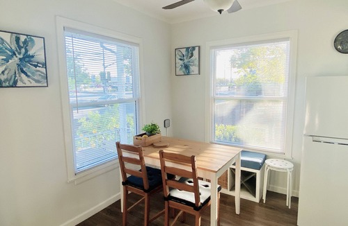 South of Conant House | World Cup Home 30-50min SoFi Mid-Century Gem with Private Yard & Free Parking