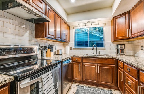 Plano House | World Cup Host Metro, Near DART Rail/US-75/PGBT Downtown Plano, Parking + Patio