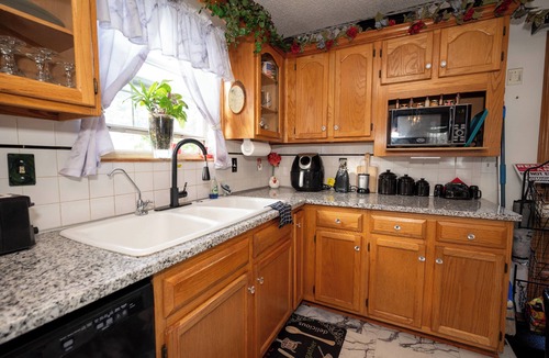 South Kansas City House | World Cup HQ, 4 Miles to Arrowhead, ADA Home