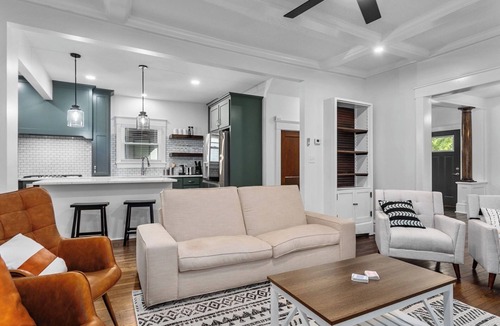 Southmoreland House | World Cup HQ! 6BR Kansas City Home w/Hot Tub, Cinema, BBQ & Game Room
