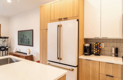 Alki House | World Cup HQ, Rooftop Sound Views, Alki Beach Luxury, Fire Pit, BBQ, EV
