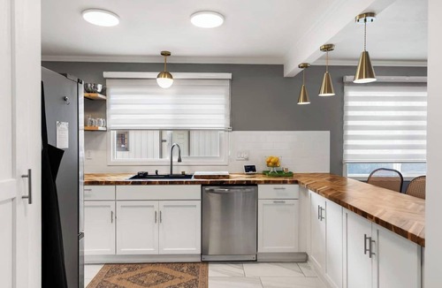 Kansas City House | World Cup Hub: Hot Tub Modern Near Stadium