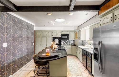 South Kansas City House | World Cup KC, 15m to Stadium and Fan Fest, Pool & Hot Tub