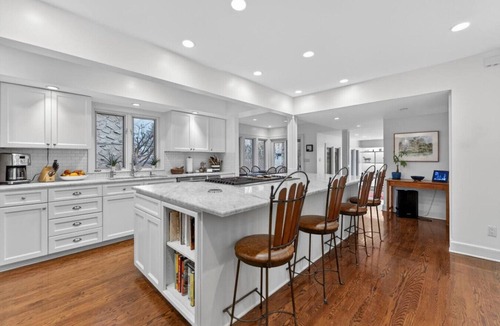 Kansas City House | World Cup Luxury South Plaza | 8 Miles to Stadium