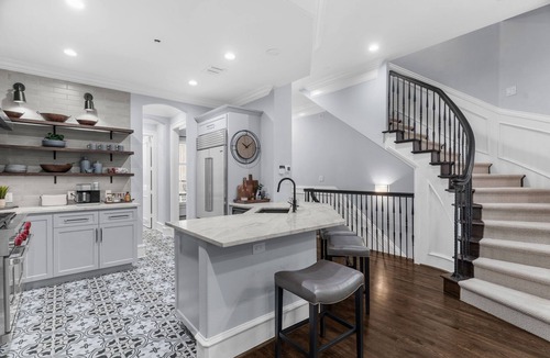 Uptown House | World Cup Luxury Townhome 18 min walk to AAC