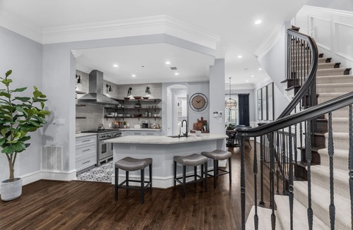Uptown House | World Cup Luxury Townhome 18 min walk to AAC