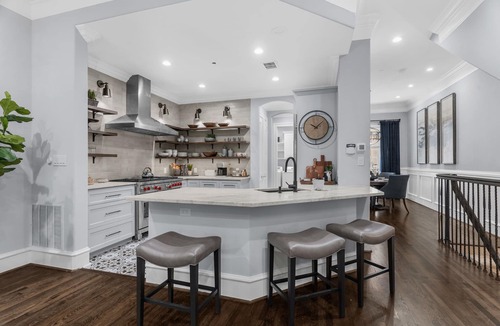 Uptown House | World Cup Luxury Townhome 18 min walk to AAC