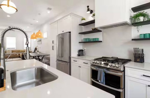 South Central Houston House | World Cup Metro to Stadium Sleeps 22+Casita