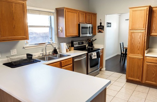 South Arlington House | World Cup Mins to AT&T Sleeps 12 + Parking + Private Pool + Grill + Game Room