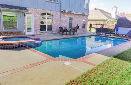 South Arlington House | World Cup Mins to AT&T Sleeps 12 + Parking + Private Pool + Grill + Game Room