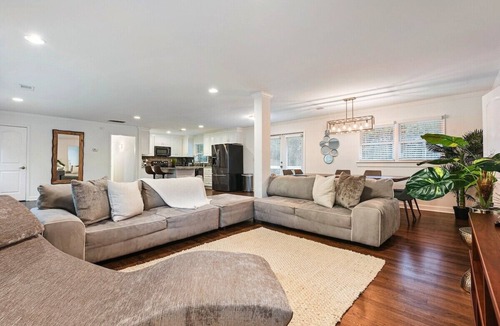 East Point Villa | World Cup Pool Sleeps 10 Airport,Stadium