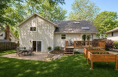 Shawnee House | World Cup Ready 4BR Home/Garage Parking/30 Min to KC Stadium/Sleeps 8