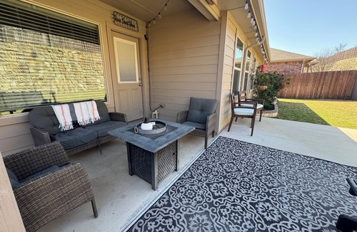 John T White House | World Cup Ready! Entire Home Sleeps 8 15 Min to Stadium