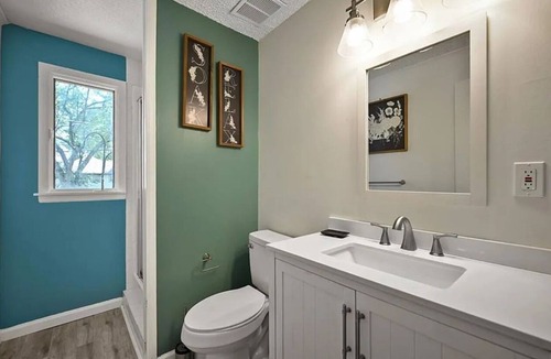 South Kansas City Apartment | World Cup Ready-Fast WiFi- Clean 1 BR-10 minutes to stadiums