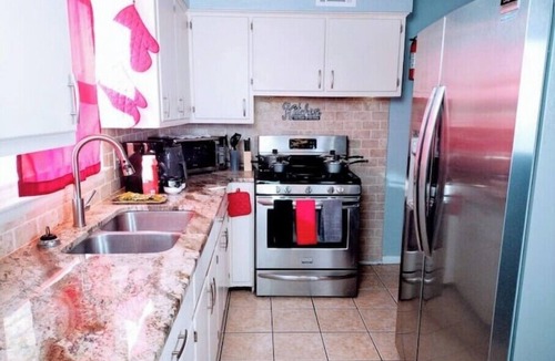 Kansas City House | "World Cup ready KC stay sleeps 11, pool table, Full kitchen, Big Screens &More"
