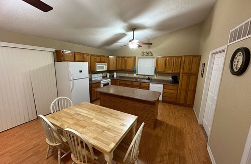 SaddleBrook House | World Cup ready.nCabin in the woods, a perfect gateaway.!