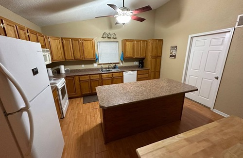 SaddleBrook House | World Cup ready.nCabin in the woods, a perfect gateaway.!