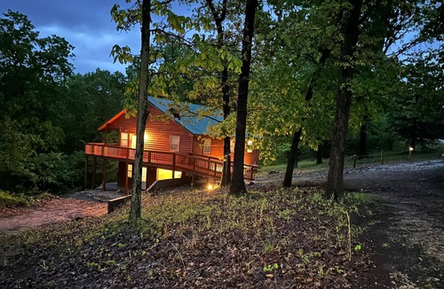 SaddleBrook House | World Cup ready.nCabin in the woods, a perfect gateaway.!