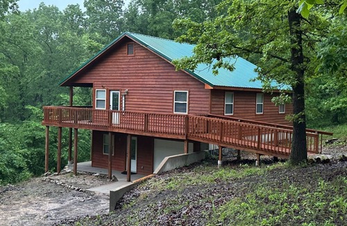 SaddleBrook House | World Cup ready.nCabin in the woods, a perfect gateaway.!