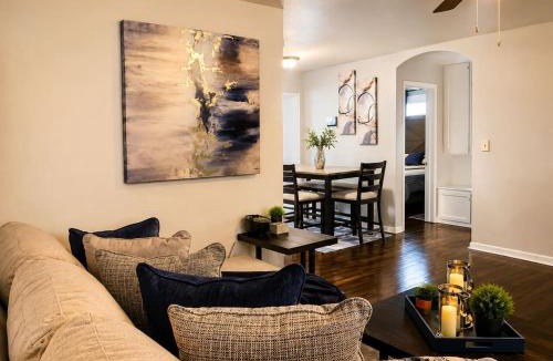 South Kansas City House | World Cup Ready Stylish KC 3BR Near Arrowhead