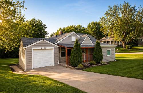 South Kansas City House | World Cup Ready Stylish KC 3BR Near Arrowhead