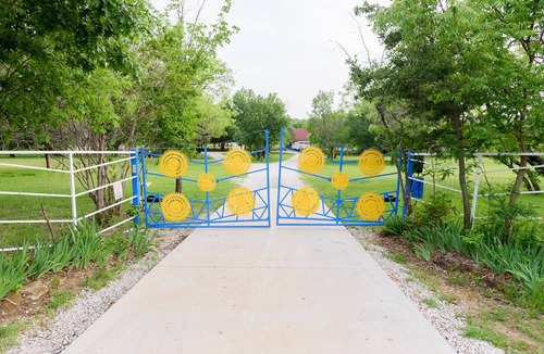 Bartonville Other | World Cup Ready - Vintage Stay, 30 Acres & Animals