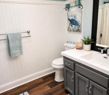 Waldron House | World Cup Retreat Pool Sleeps 8 Kansas City