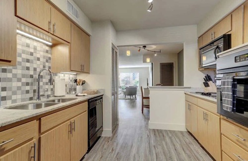 Uptown Apartment | World Cup Retreat | Walk to Galleria