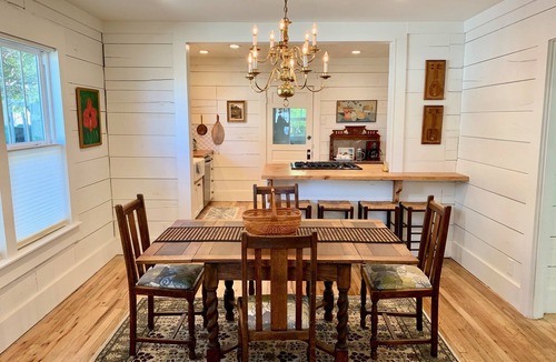 Denton House | World Cup, Shiplap Cottage, Walk to Denton Shops