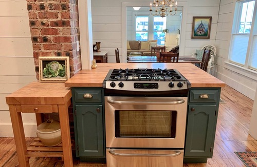 Denton House | World Cup, Shiplap Cottage, Walk to Denton Shops