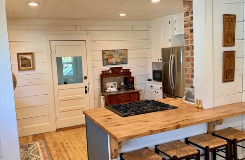 Denton House | World Cup, Shiplap Cottage, Walk to Denton Shops