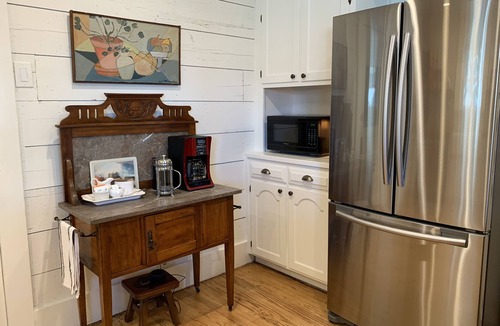 Denton House | World Cup, Shiplap Cottage, Walk to Denton Shops