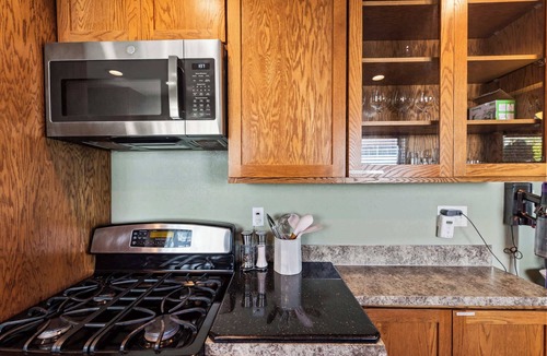 Green Lake House | World Cup Stay | Green Lake Upper Unit + Parking