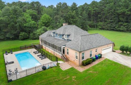 Lithonia Villa | World Cup Villa - Pool - Private Soccer - Sleeps 16