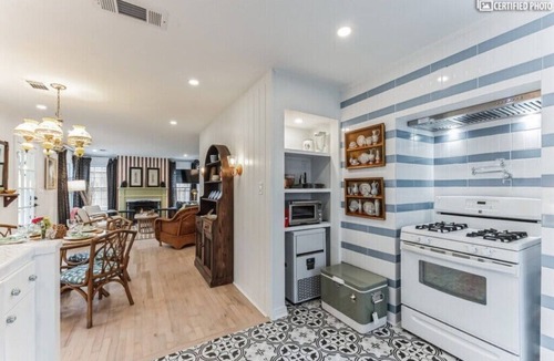Little Forest Hills House | WORLD CUP. WALK to Arboretum, White Rock Lake dining + BBQ. HWYs close 2 explore