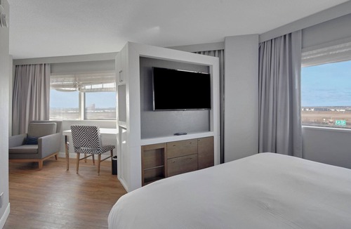 East Rutherford Hotel | World of Blue